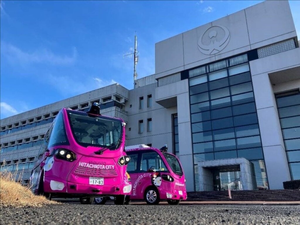 自動運転EVバス「Navya EVO」、常陸太田市で世界初の2台運行開始