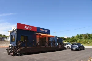 エイビス バジェット・レンタカー名護店が開所、沖縄北部の二次交通課題に対応