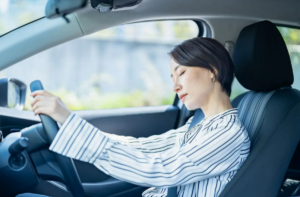 「運転中の睡魔」への効果的な対策とは？SHUFUFUの調査レポート